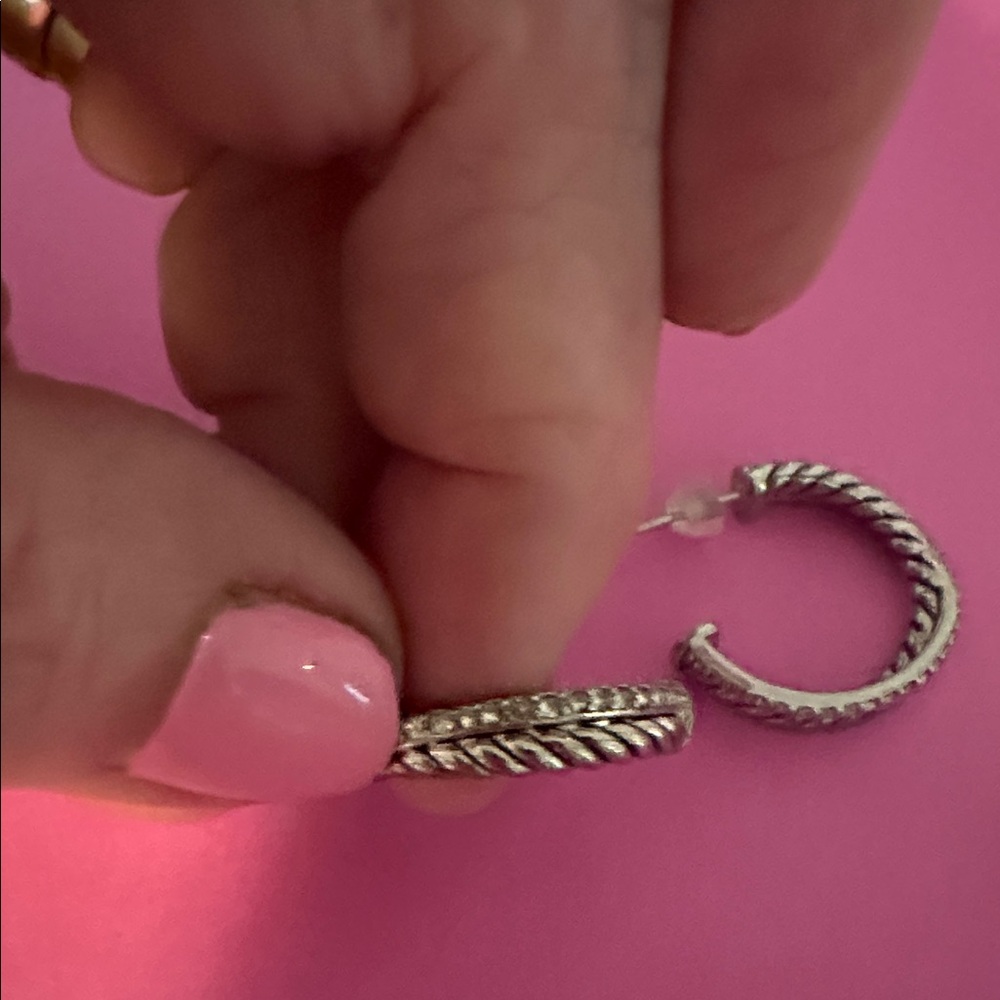 Textured Silver Hoop Earrings - Women's designer look - Picture 3 of 8